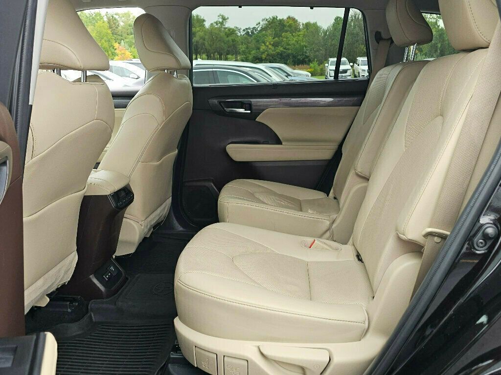 2022 Toyota Highlander Hybrid Limited photo 20