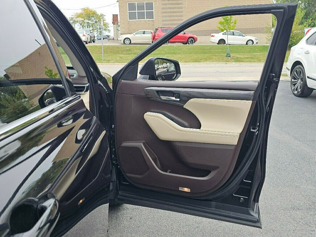 2022 Toyota Highlander Hybrid Limited photo 22