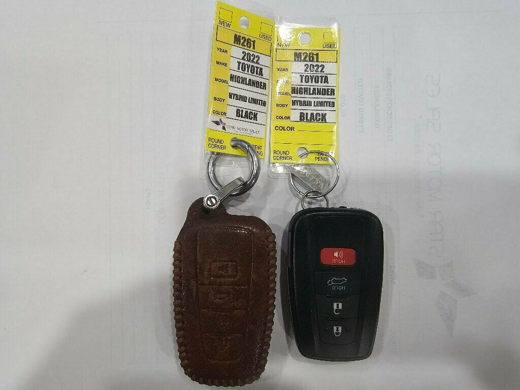 2022 Toyota Highlander Hybrid Limited photo 6