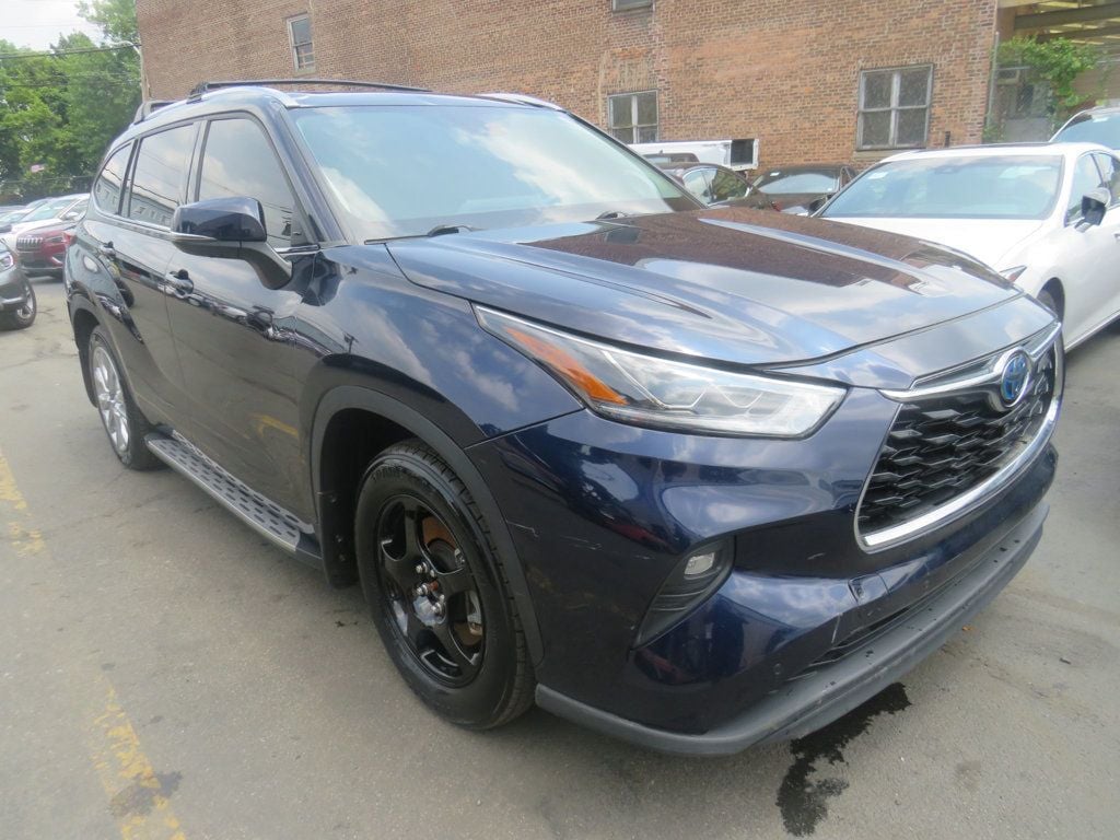 2022 Toyota Highlander Hybrid Limited photo 3