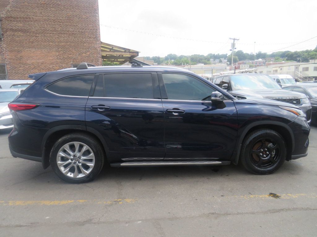 2022 Toyota Highlander Hybrid Limited photo 4