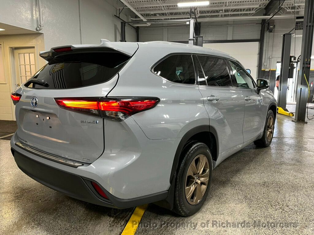 2022 Toyota Highlander Hybrid XLE Bronze AWD - 22779809 - 3