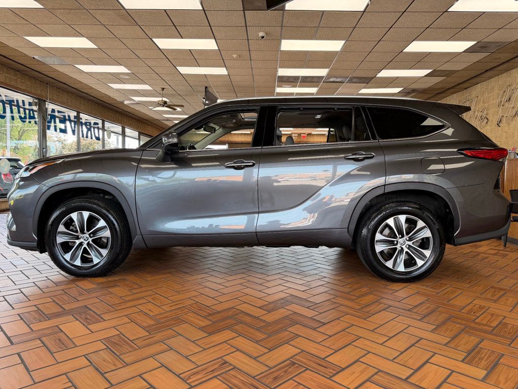 2022 Toyota Highlander Hybrid XLE FWD - 23036556 - 4