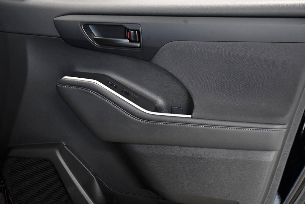 2022 Toyota Highlander L AWD - 22974361 - 17