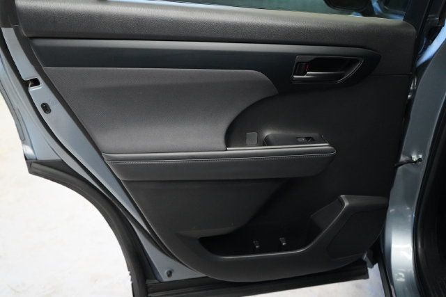 2022 Toyota Highlander LE - 23100271 - 30