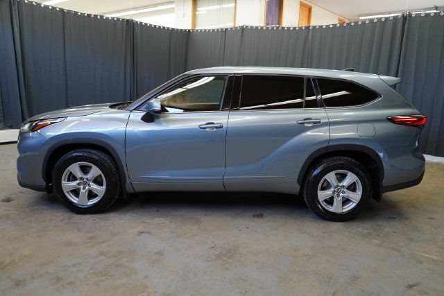 2022 Toyota Highlander LE - 23100271 - 3