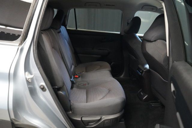 2022 Toyota Highlander LE - 23100271 - 39