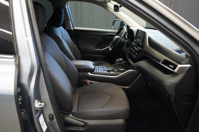2022 Toyota Highlander LE - 23100271 - 42