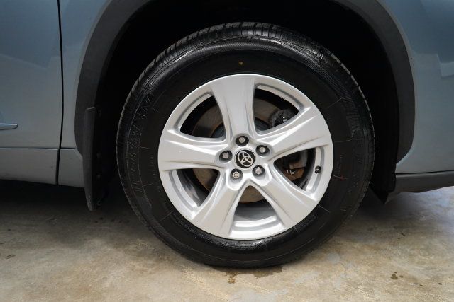 2022 Toyota Highlander LE - 23100271 - 44