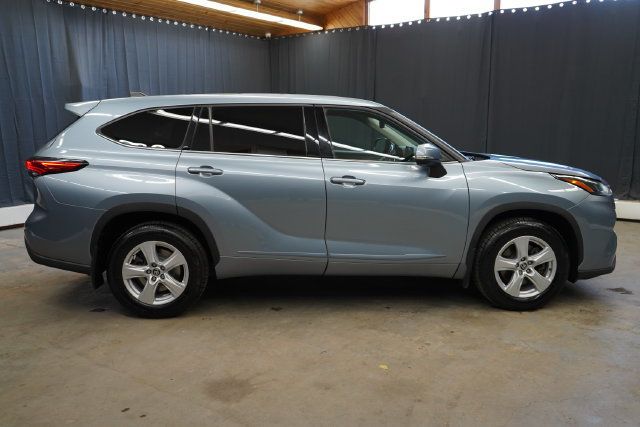 2022 Toyota Highlander LE - 23100271 - 7