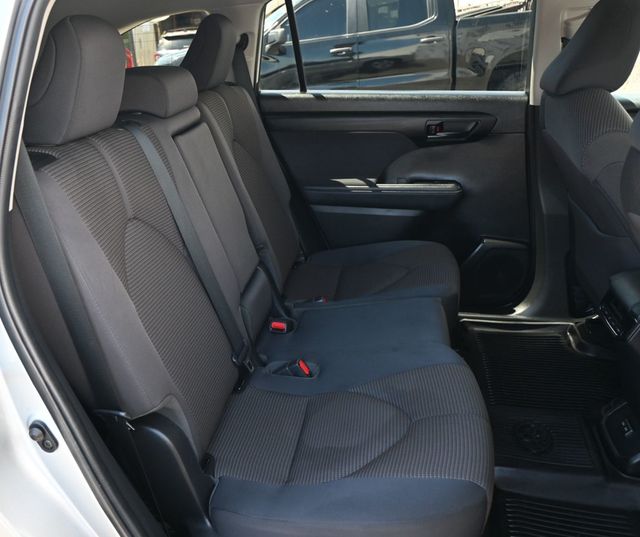 2022 Toyota Highlander LE FWD - 23013229 - 17