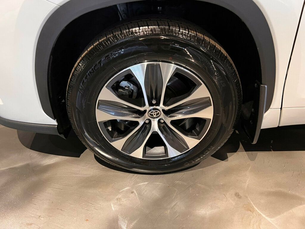 2022 Toyota Highlander LocalTrade/XLE/AWD/MoonRoof/3rdRow/HtdSeats/AdapCruise - 22985229 - 9