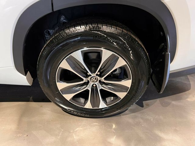 2022 Toyota Highlander LocalTrade/XLE/AWD/MoonRoof/3rdRow/HtdSeats/AdapCruise - 22985229 - 10