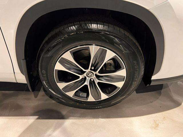 2022 Toyota Highlander LocalTrade/XLE/AWD/MoonRoof/3rdRow/HtdSeats/AdapCruise - 22985229 - 12