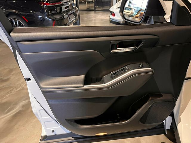 2022 Toyota Highlander LocalTrade/XLE/AWD/MoonRoof/3rdRow/HtdSeats/AdapCruise - 22985229 - 13