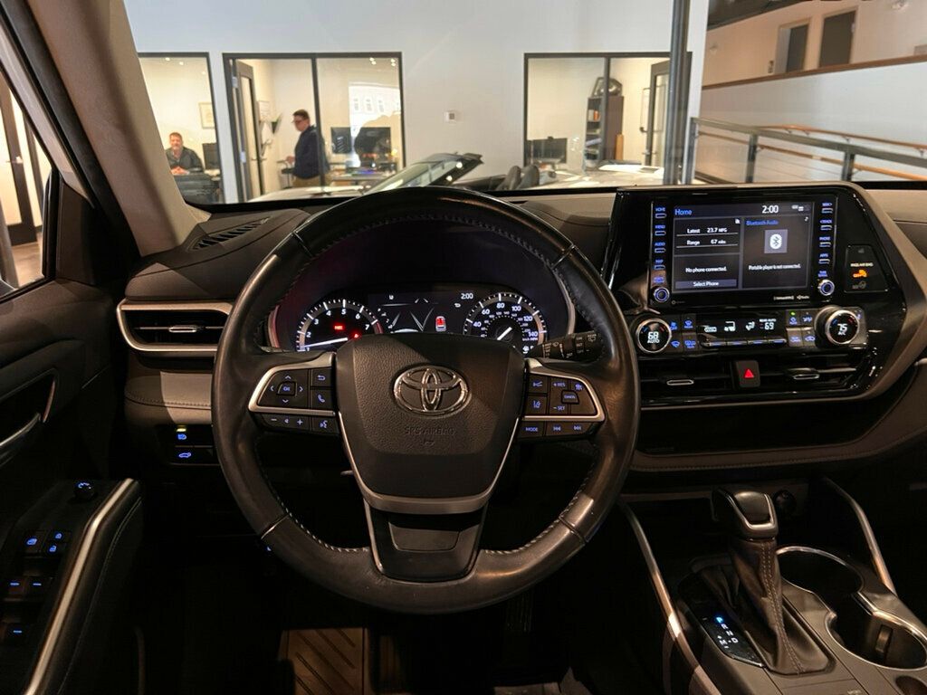 2022 Toyota Highlander LocalTrade/XLE/AWD/MoonRoof/3rdRow/HtdSeats/AdapCruise - 22985229 - 16