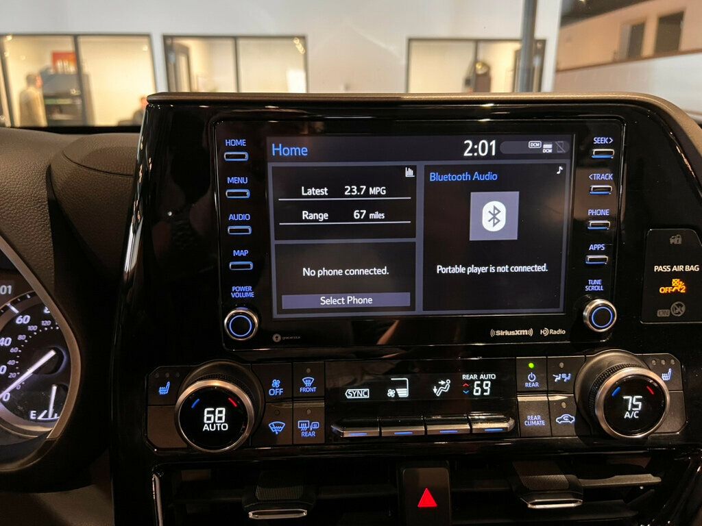 2022 Toyota Highlander LocalTrade/XLE/AWD/MoonRoof/3rdRow/HtdSeats/AdapCruise - 22985229 - 19