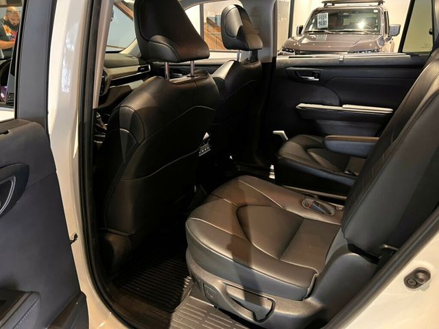 2022 Toyota Highlander LocalTrade/XLE/AWD/MoonRoof/3rdRow/HtdSeats/AdapCruise - 22985229 - 23