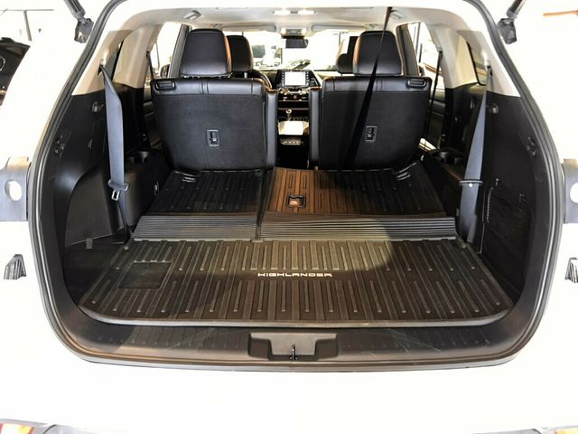 2022 Toyota Highlander LocalTrade/XLE/AWD/MoonRoof/3rdRow/HtdSeats/AdapCruise - 22985229 - 25