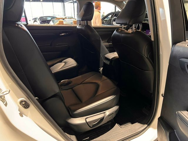 2022 Toyota Highlander LocalTrade/XLE/AWD/MoonRoof/3rdRow/HtdSeats/AdapCruise - 22985229 - 27