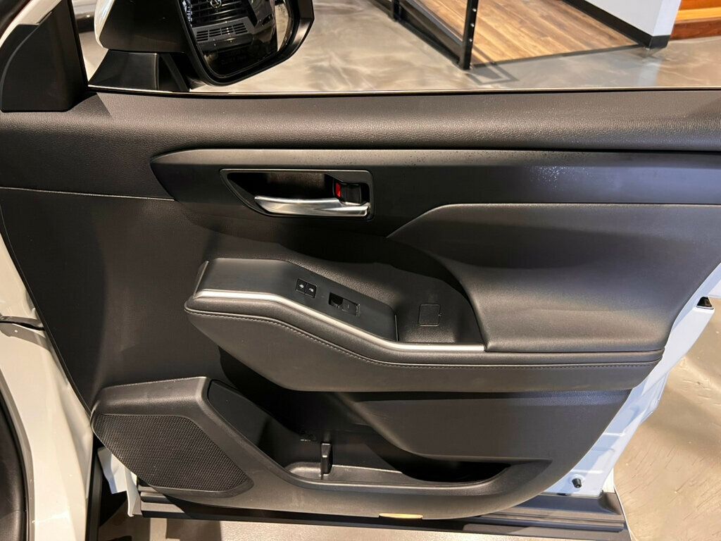 2022 Toyota Highlander LocalTrade/XLE/AWD/MoonRoof/3rdRow/HtdSeats/AdapCruise - 22985229 - 29