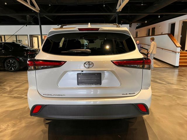 2022 Toyota Highlander LocalTrade/XLE/AWD/MoonRoof/3rdRow/HtdSeats/AdapCruise - 22985229 - 3