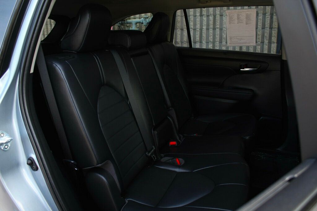 2022 Toyota Highlander XLE photo 9