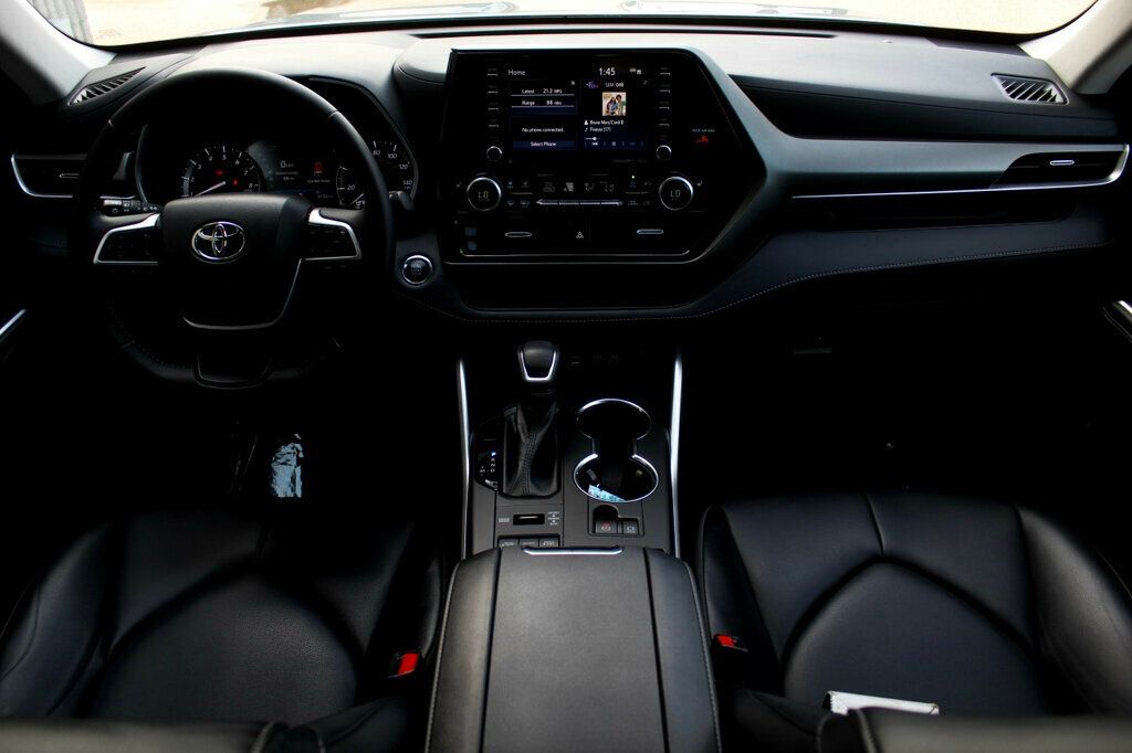 2022 Toyota Highlander XLE photo 10