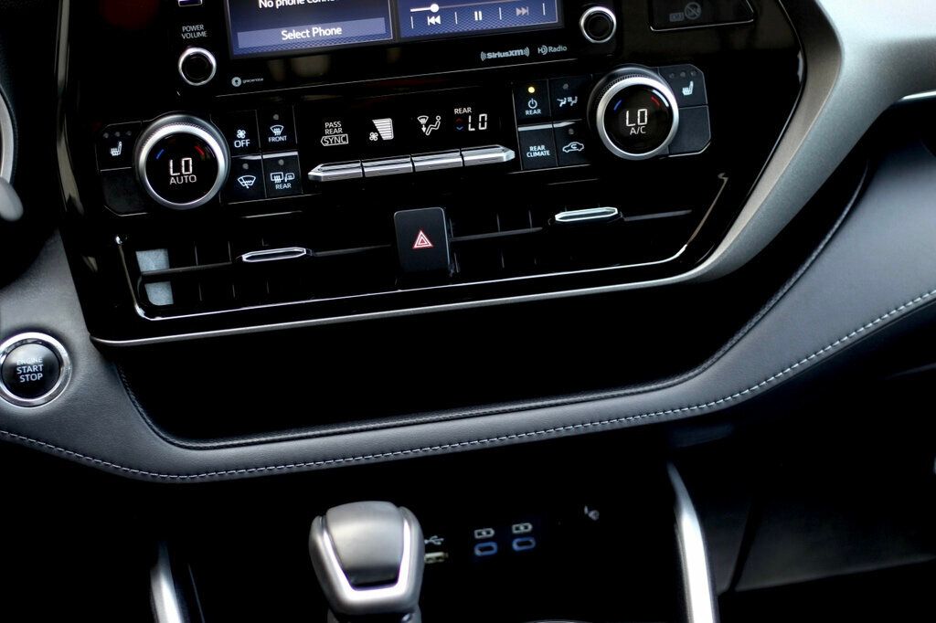 2022 Toyota Highlander XLE photo 13
