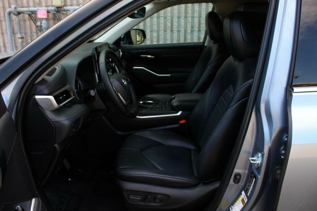 2022 Toyota Highlander XLE photo 21