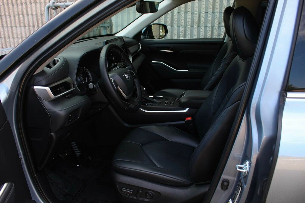 2022 Toyota Highlander XLE photo 22