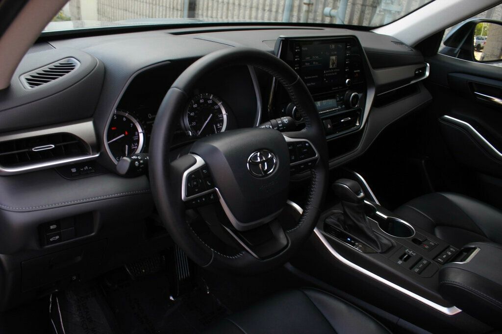 2022 Toyota Highlander XLE photo 23