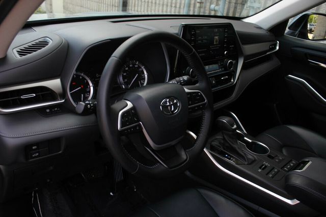 2022 Toyota Highlander ONE OWNER AWD XLE - 22915166 - 25