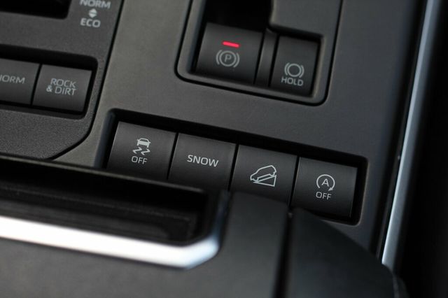 2022 Toyota Highlander ONE OWNER AWD XLE - 22915166 - 28