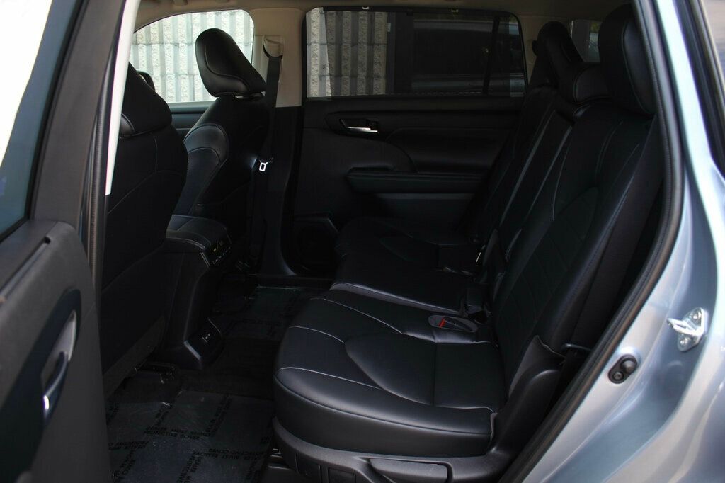 2022 Toyota Highlander XLE photo 30