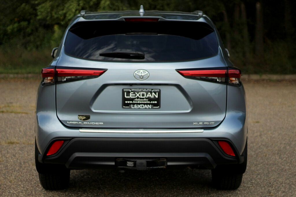 2022 Toyota Highlander XLE photo 3