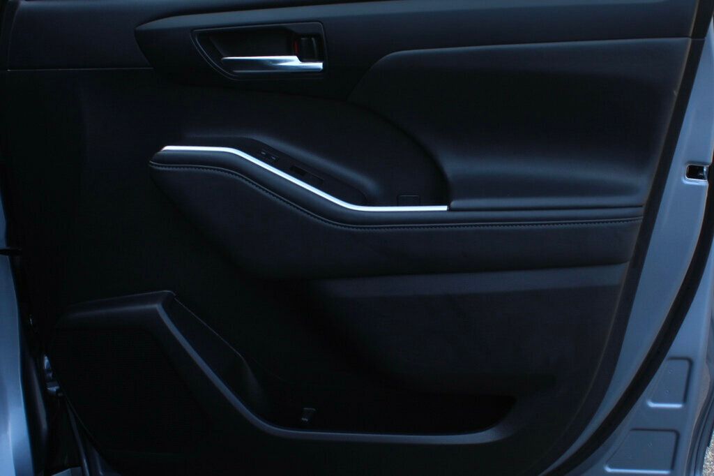 2022 Toyota Highlander XLE photo 4