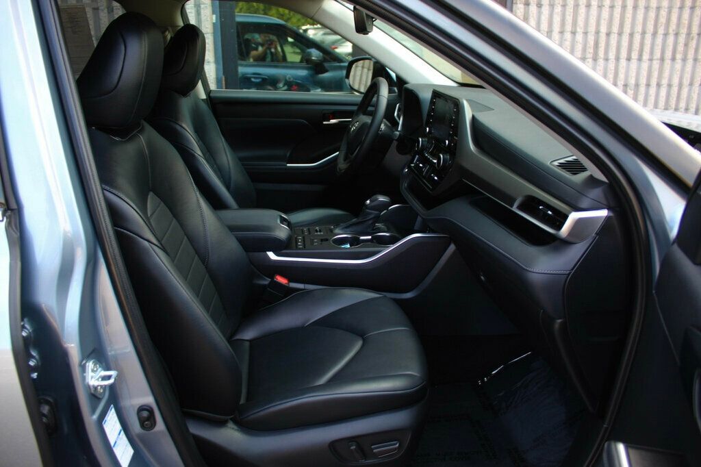 2022 Toyota Highlander XLE photo 5