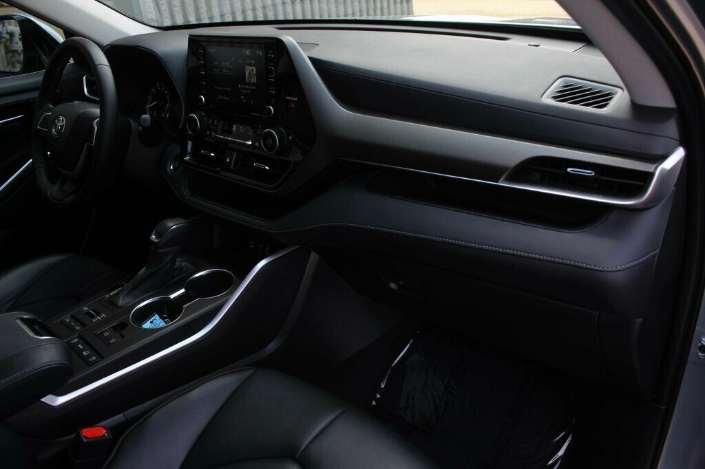 2022 Toyota Highlander XLE photo 7