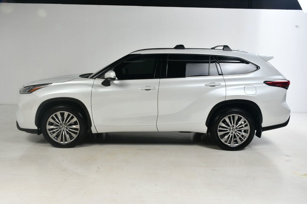 2022 Toyota Highlander Platinum photo 2