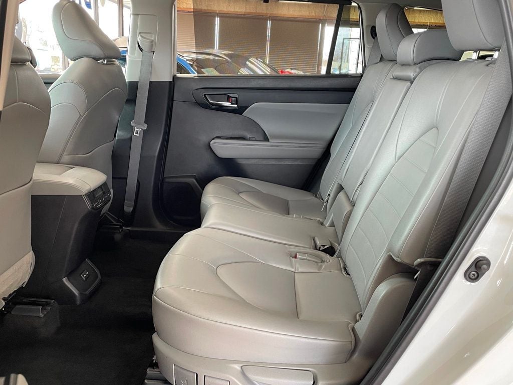 2022 Toyota Highlander XLE AWD - 23008416 - 16