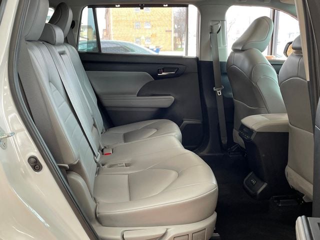 2022 Toyota Highlander XLE AWD - 23008416 - 19