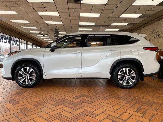 2022 Toyota Highlander XLE 4x4 V6's photo