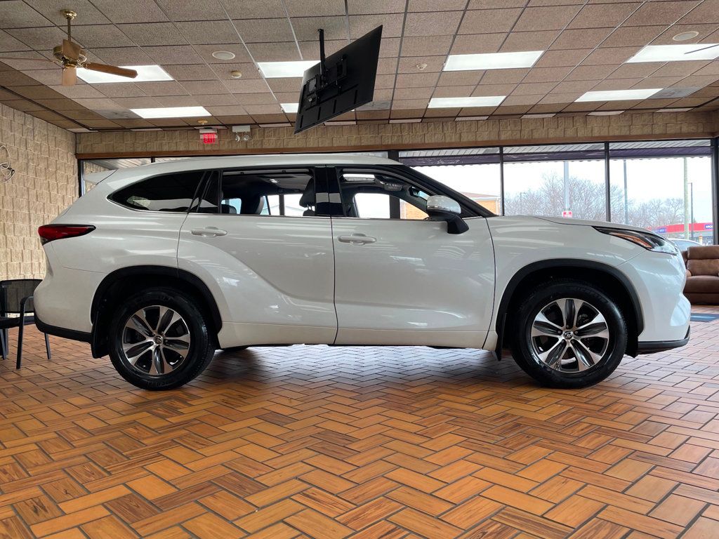 2022 Toyota Highlander XLE AWD - 23008416 - 6