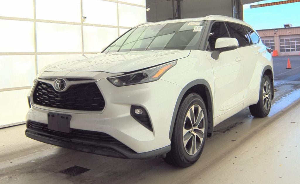 2022 Toyota Highlander XLE's photo