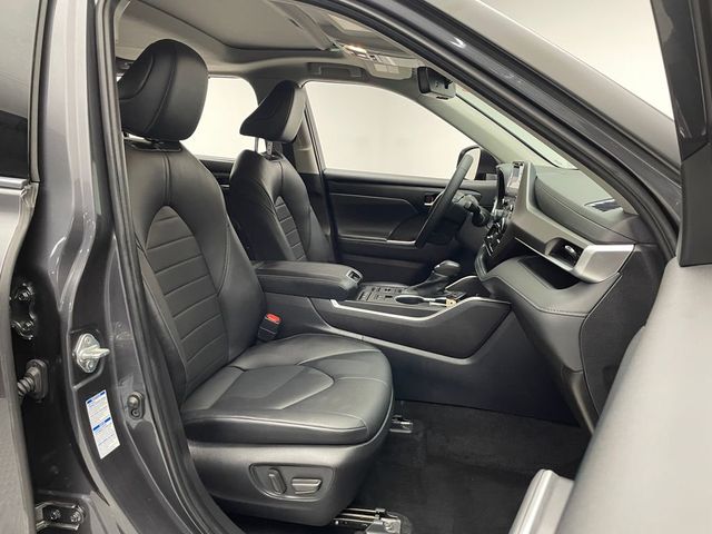 2022 Toyota Highlander XLE AWD - 22954582 - 17