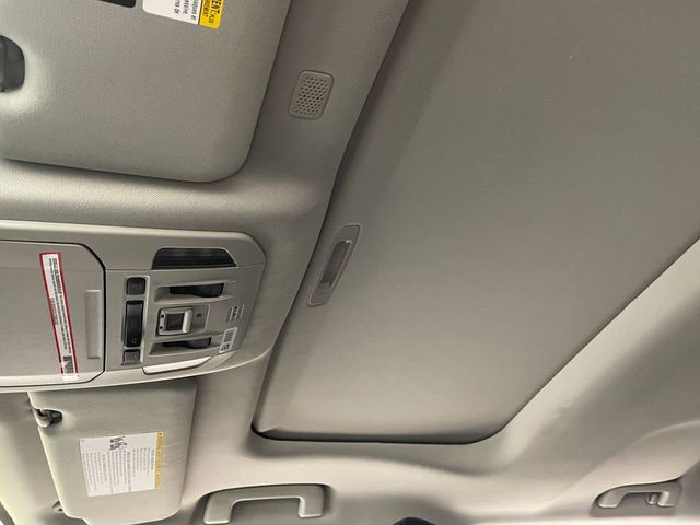 2022 Toyota Highlander XLE AWD - 22954582 - 31