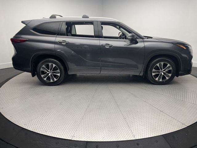 2022 Toyota Highlander XLE AWD - 22954582 - 3