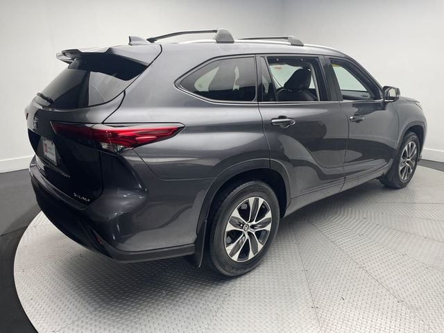 2022 Toyota Highlander XLE AWD - 22954582 - 4