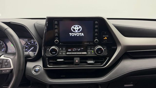 2022 Toyota Highlander XLE AWD - 23034743 - 17
